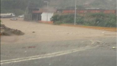 El hecho causó que el tráfico se viera paralizado por horas, y que zonas como la avenida intercomunal de&nbsp;Antímano&nbsp;también se vieran obstaculizadas.