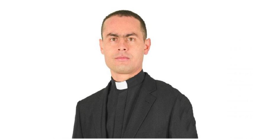 La diócesis señaló que el sacerdote fue sacrificado en el ejercicio de su misión, al tiempo que pidió por la conversión de sus asesinos.