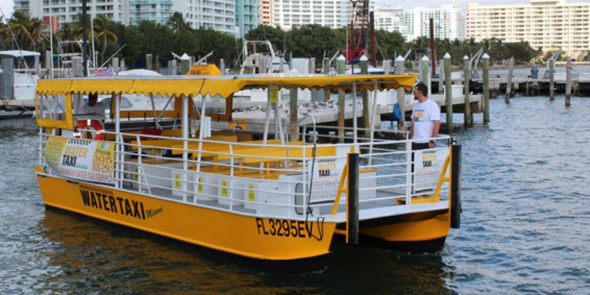 Uno de los taxis acuáticos que presta sus servicios en la zona de Miami Beach (CORTESÍA).