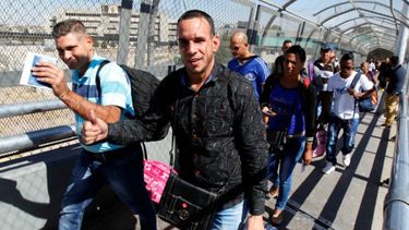 Imagen de referencia de entrada de inmigrantes cubanos por la frontera sur de Estados Unidos.