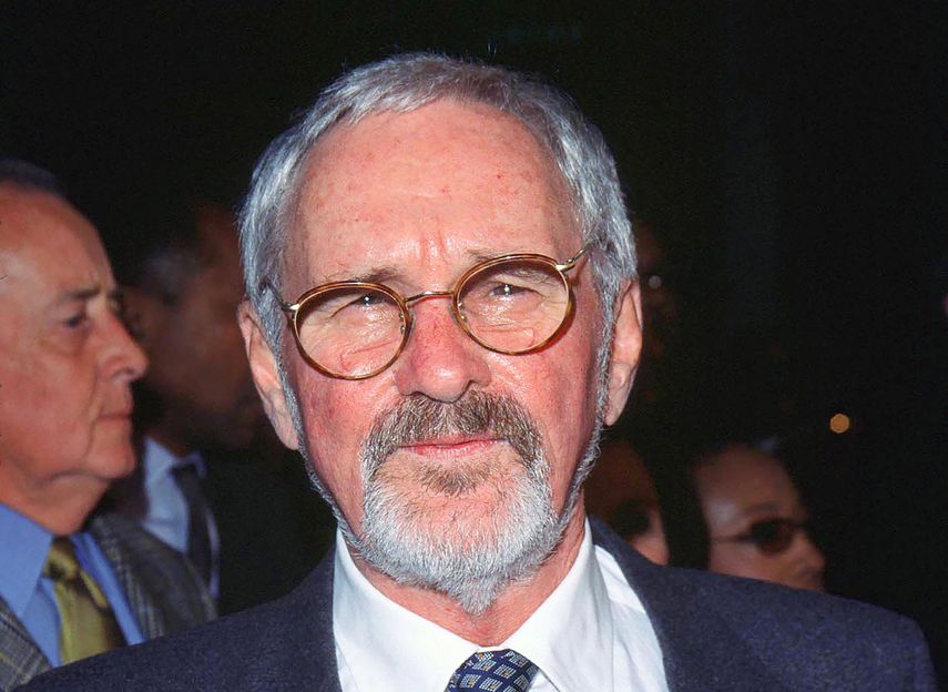 El director Norman Jewison llega al estreno de The Hurricane en Los Ángeles, California, el 14 de diciembre de 1999.