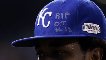 Llevó el martes una gorra con las iniciales del que fuera jugador de St. Louis Cardinals