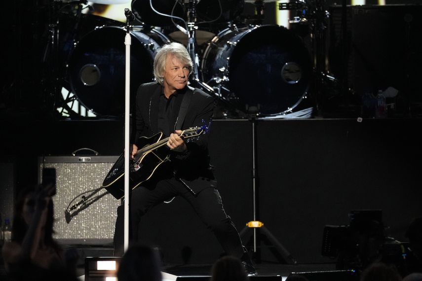 El rockero estadounidense Jon Bon Jovi actúa en la gala MusiCares Person of the Year (Persona del Año) en su honor.&nbsp;