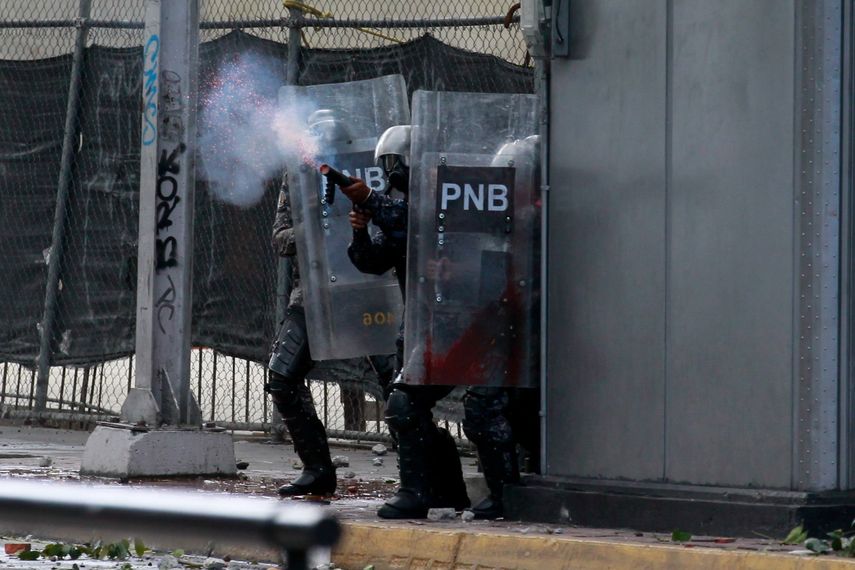 El 23 de enero, el día de mayores protestas, fueron arrestadas 696 personas, el mayor número registrado en un sólo día (en ese país) durante los últimos veinte años.