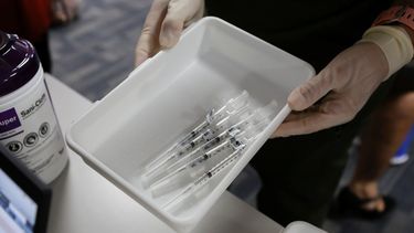 Millones de vacunas contra el coronavirus son distribuidas.