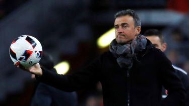 La Federación española afirmó que solo se comunicó con Luis Enrique para que tomará las riendas de la selección.