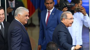 Después de un receso tras más de seis horas de reunión a puerta cerrada, finalmente se anunció que la reunión seguirá este martes.