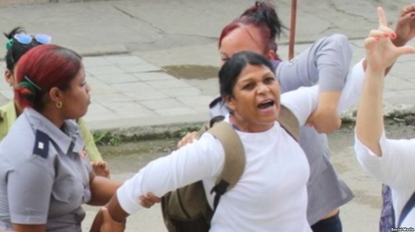 La Dama de Blanco Martha Sánchez, en una detención de 2018.