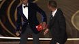 El presentador Chris Rock, a la izquierda, reacciona tras ser confrontado por Will Smith mientras presentaba el premio al mejor documental en la ceremonia de los Oscar, tras hacer un chiste sobre su esposa, Jada Pinkett Smith, el domingo 27 de marzo de 2022 en el Teatro Dolby en Los Ángeles. El presentador Chris Rock, a la izquierda, reacciona tras ser confrontado por Will Smith mientras presentaba el premio al mejor documental en la ceremonia de los Oscar, tras hacer un chiste sobre su esposa, Jada Pinkett Smith, el domingo 27 de marzo de 2022 en el Teatro Dolby en Los Ángeles.
