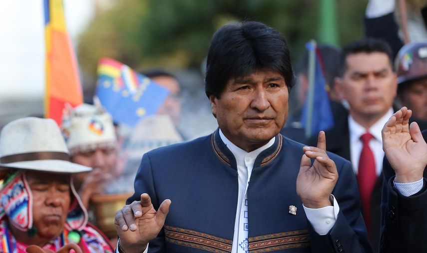 Autoridades bolivianas esperan que el presidente Evo Morales (al centro) pueda regresar al país en apenas cinco o seis días, aunque cirugías como la que le realizarán conllevan hasta dos semanas de recuperación.