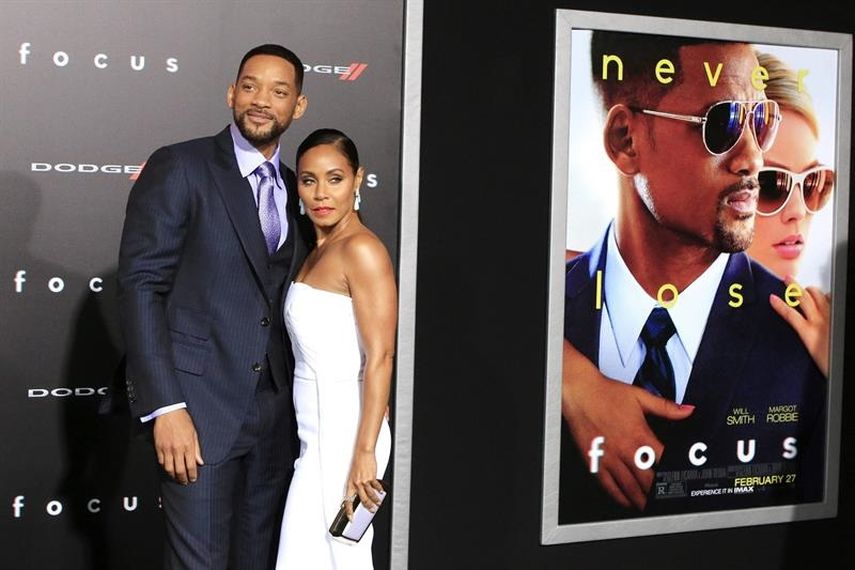 Will Smith posa junto a su esposa en el preestreno en Los Angeles de Focus. (EFE). 