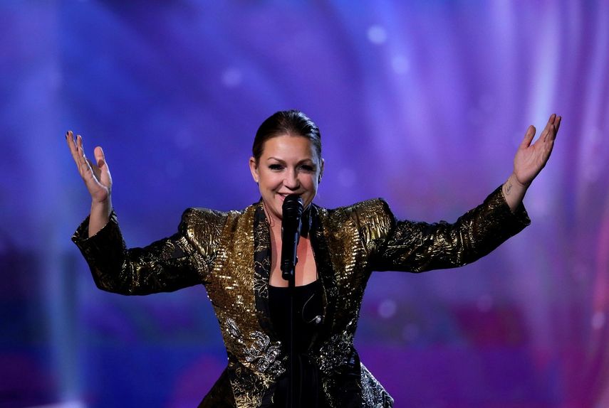 La cantante española Niña Pastori actúa durante la gala Persona del Año 2017, previa a la entrega de los Latin Grammy, en Las Vegas.&nbsp;