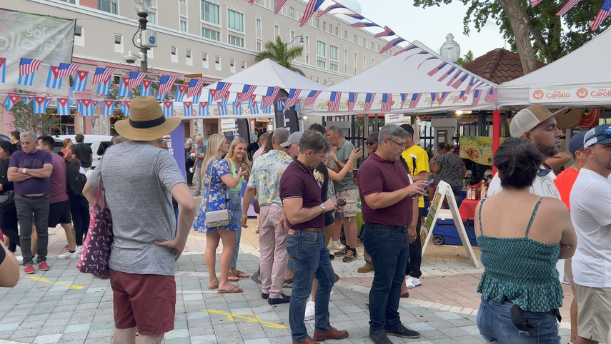 Muchos turistas se acercaron a la Plaza del Parque del Dominó para disfrutar de la música.&nbsp;