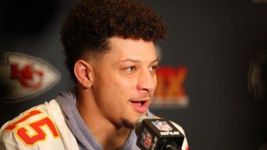 El mariscal de campo de los Chiefs de Kansas City, Patrick Mahomes, habla durante una rueda de prensa previa al Super Bowl LIX, el 6 de febrero de 2025.