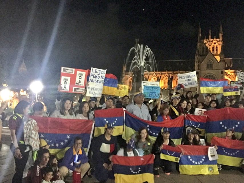 Venezolanos en  Australia, que tiene 14 horas de diferencia con Venezuela, fueron los primeros en sumarse a la protesta.