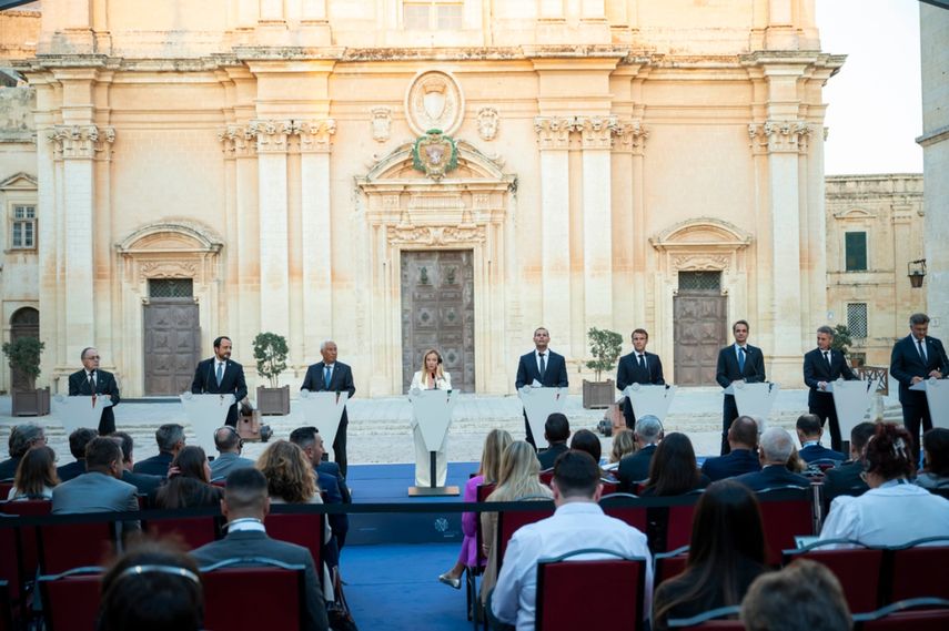 Participantes de una cumbre en Malta hablan durante una conferencia de prensa para pedir a la Unión Europea respuestas ante la crisis migratoria, el viernes 29 de septiembre de 2023.