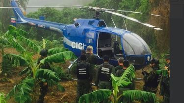 Vista del helicóptero localizado en la zona boscosa costera del estado de Vargas, en Venezuela.