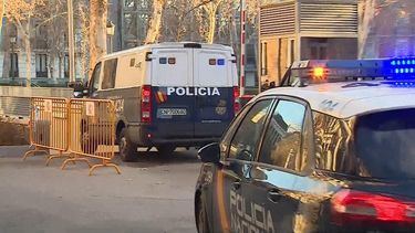 Vista del furgón policial en el que ha sido trasladado este miércoles a la Audiencia Nacional el narcotraficante gallego José Ramón Prado Bugallo,&nbsp;Sito&nbsp;Miñanco, detenido en la operación Mito.&nbsp;