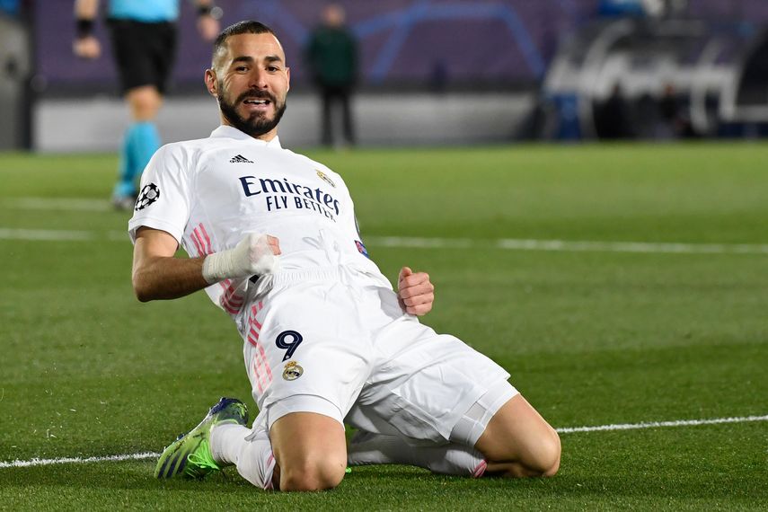 El francés Karim Benzema celebra luego de anotar en el triunfo del Real Madrid, 2-0, contra el Borussia Monchengladbach