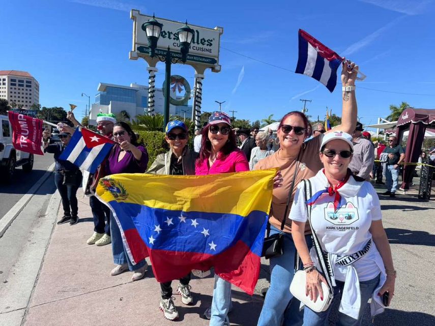 Líderes políticos y comunitarios del condado Miami-Dade se reunieron en el emblemático restaurante Versailles para expresar su respaldo al exilio venezolano.