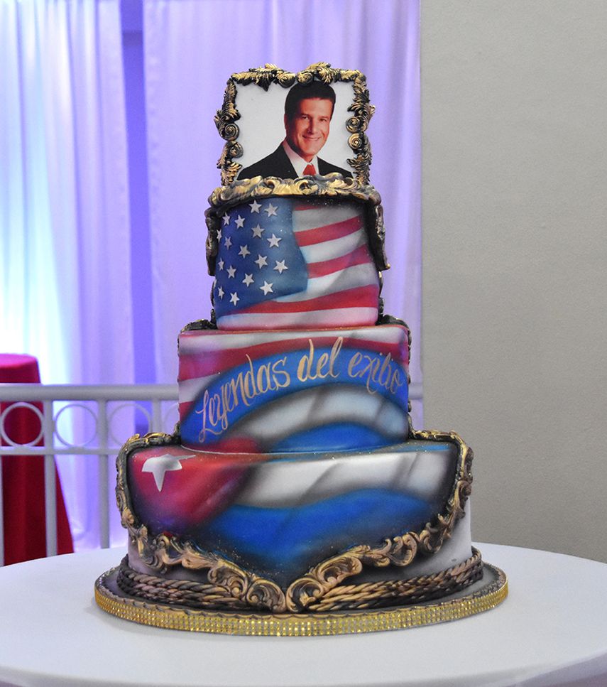 El cake para celebrar la serie sobre el alcalde de Hialeah, Carlos Hernández.&nbsp;