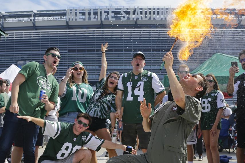 Fanáticos de los Jets de Nueva York afuera del estadio MetLife previo al partido de la NFL contra los Bills de Buffalo, el domingo 8 de septiembre de 2019, en East Rutherford, Nueva Jersey.&nbsp;