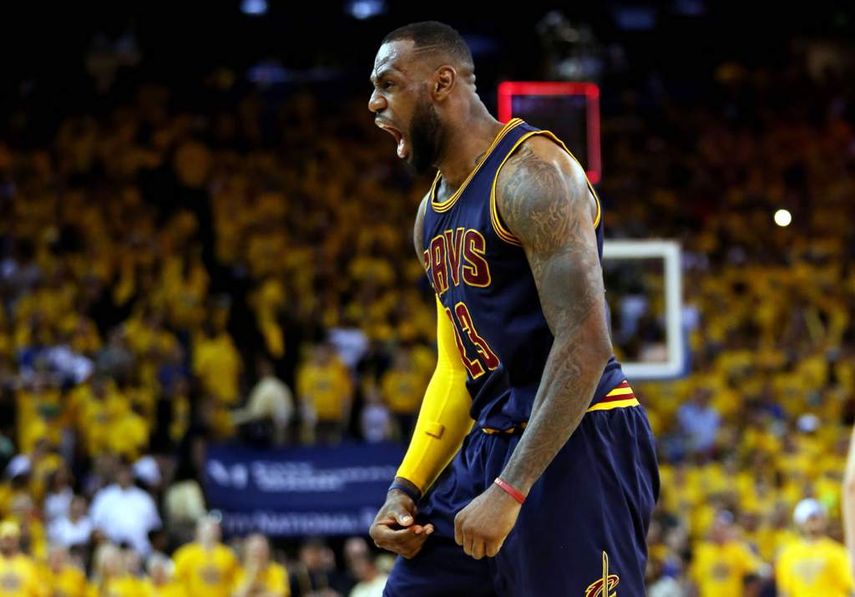 LeBron celebró la victoria ante Warriors (AFP)