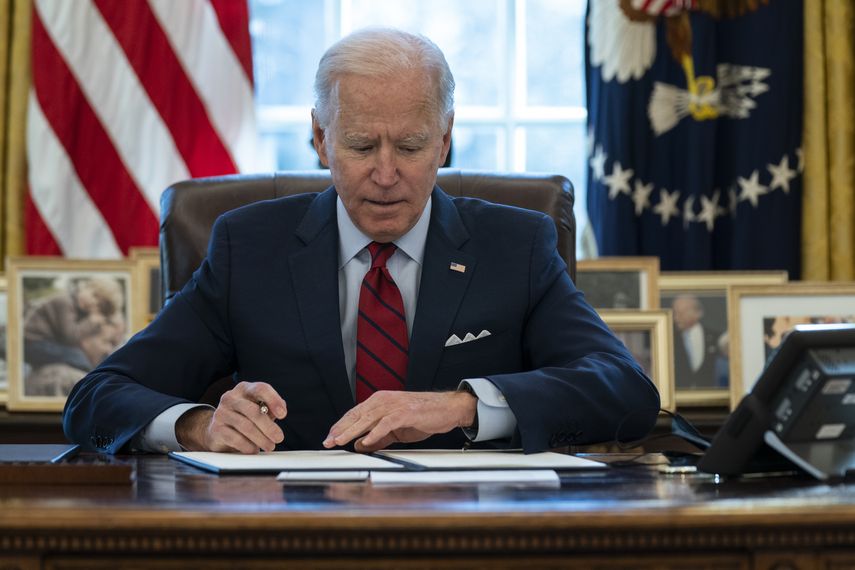 El presidente estadounidense Joe Biden ha firmado 37 órdenes ejecutivas en su primera semana en la Casa Blanca.