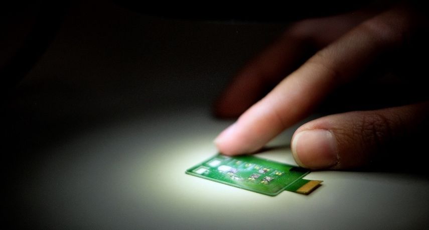 Desarrollan un dispositivo portátil capaz de evaluar la salud de los deportistas en tiempo real a través del sudor.