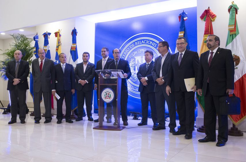 Las delegaciones terminaron tres días de conversaciones en la Cancillería de República Dominicana sobre una agenda para lograr una salida a la crisis.
