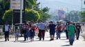 Venezolanos cruzan el Puente Internacional Simón Bolívar rumbo a La Parada, cerca de Cúcuta, Colombia, para vacunarse contra el COVID-19. Venezolanos cruzan el Puente Internacional Simón Bolívar rumbo a La Parada, cerca de Cúcuta, Colombia, para vacunarse contra el COVID-19.