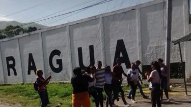 En Venezuela, familiares de presos políticos en Tocorón esperaban excarcelaciones apuradas por la CPI.