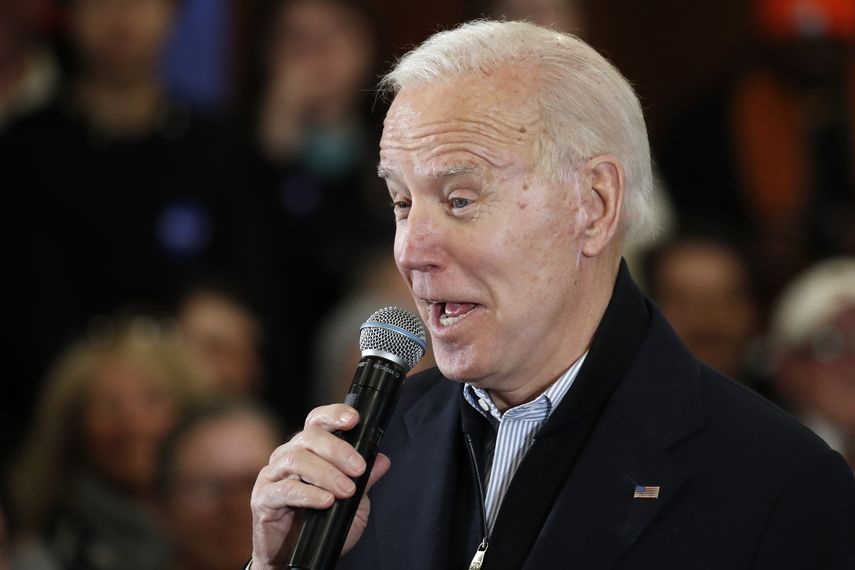 El precandidato presidencial demócrata Joe Biden habla en un evento de campaña en Hampton, Nueva Hampshire, el domingo 9 de febrero de 2020. 