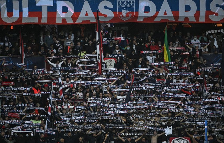 Aficionados del París Saint Germain (PSG) durante el juego de Champions League ante el Leipzig