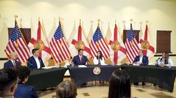 El gobernador Ron DeSantis en mesa redonda sobre condominios.