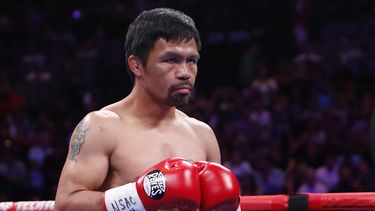 En imagen de archivo del sábado 20 de julio de 2019, el filipino Manny Pacquiao se prepara para pelear con Keith Thurman en un combate por el título mundial de peso welter en Las Vegas.
