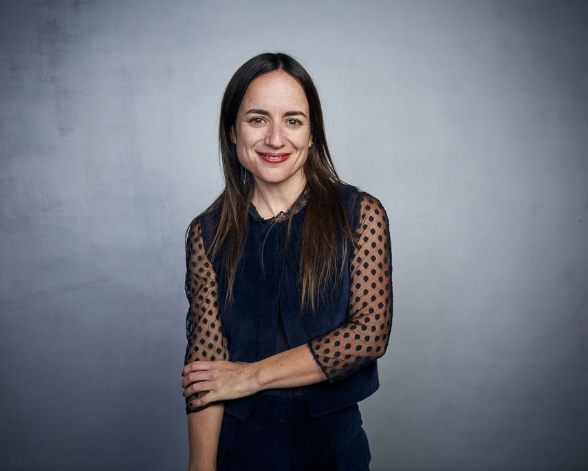 La directora chilena Maite Alberdi posa durante la promoción de su documental El agente topo en el Festival de Cine de Sundance, el 25 de enero de 2020 en Park City, Utah. La película competirá el domingo por el Oscar al Mejor documental.