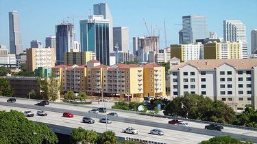 Los propietarios de Miami-Dade pagan entre 3.000 y 8.000 dólares al año por vivir en su ciudad (JESÚS HERNÁNDEZ)