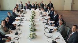 &nbsp;Captura de pantalla del Twitter del delegado de Noruega de la Mesa de negociación donde están los miembros de la Plataforma Unitaria y representantes del chavismo en México.