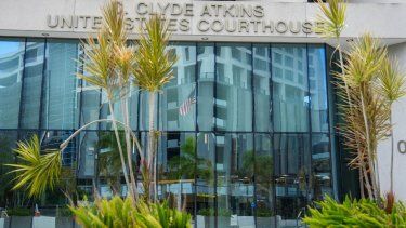El edificio de Justicia C. Clyde Atkins donde se lleva a cabo el juicio del exministro venezolano y empresario colombiano Alex Saab este viernes, en Miami, Florida