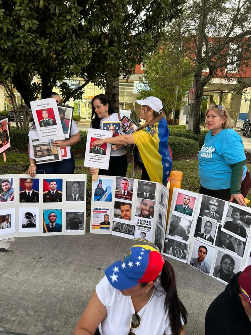 Venezolanos en Miami aplauden la captura de Maduro y piden la liberación de los presos políticos.&nbsp;