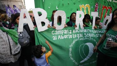 En las últimas semanas, organizaciones feministas han reclamado a través de diversas manifestaciones que el proyecto de despenalización avance en las Cámaras.