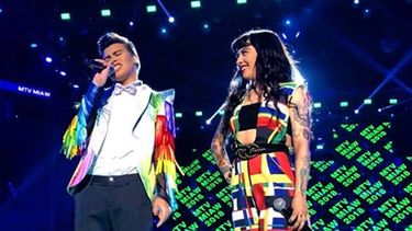 El espectáculo fue conducido por la cantautora chilena Mon Laferte y el influencer venezolano conocido como La divaza.