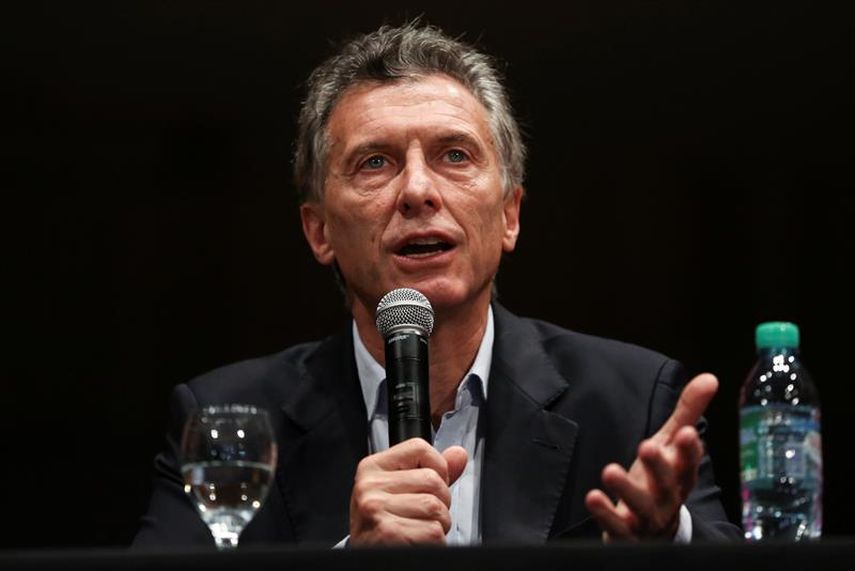  El presidente electo de Argentina por la alianza conservadora Cambiemos Mauricio Macri, habla durante una rueda de prensa este lunes, en Buenos Aires. (EFE)