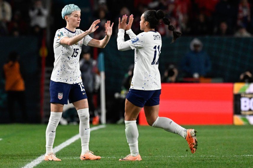 Megan Rapinoe (izquierda) sustituye a Sophia Smith durante el partido del Grupo E del Mundial femenino que enfrentó a Estados Unidos y Portugal, en el estadio Eden Park, en Auckland, Nueva Zelanda, el 1 de agosto de 2023.