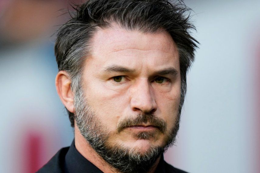 Carl Hoefkens, entrenador de Brujas, espera el inicio de un partido de la Liga de Campeones ante el Atlético de Madrid, el 12 de octubre de 2022.