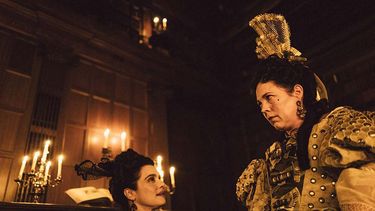Entre los catorce premios a los que aspira La favorita, están lo de mejor película y mejor director y también están nominadas sus tres estrellas principales Olivia Colman, Emma Stone y Rachel Weisz.