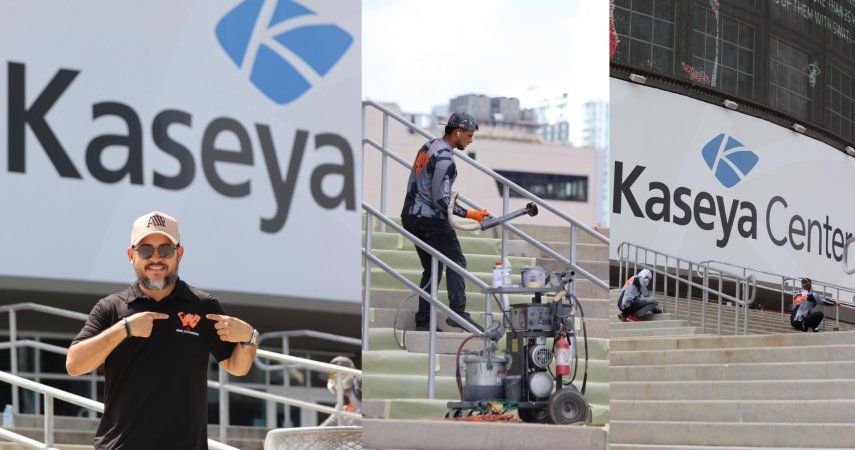 Al frente de WJAB, Wilfredo Andrade muestra parte del trabajo de su equipo en el Kaseya Center.&nbsp;