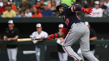 Nelson Cruz de los Nacionales de Washington corre tras batear un doble ante los Orioles de Baltimore, el 21 de junio de 2022.&nbsp;