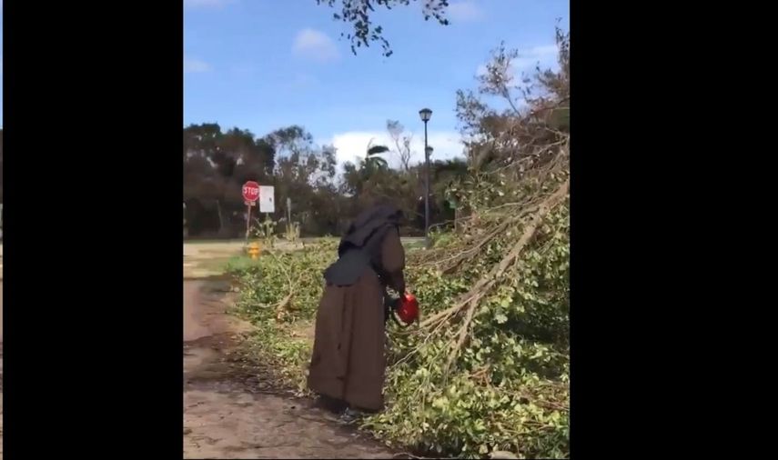 La hermana trabaja en la secundaria local Archbishop Carroll